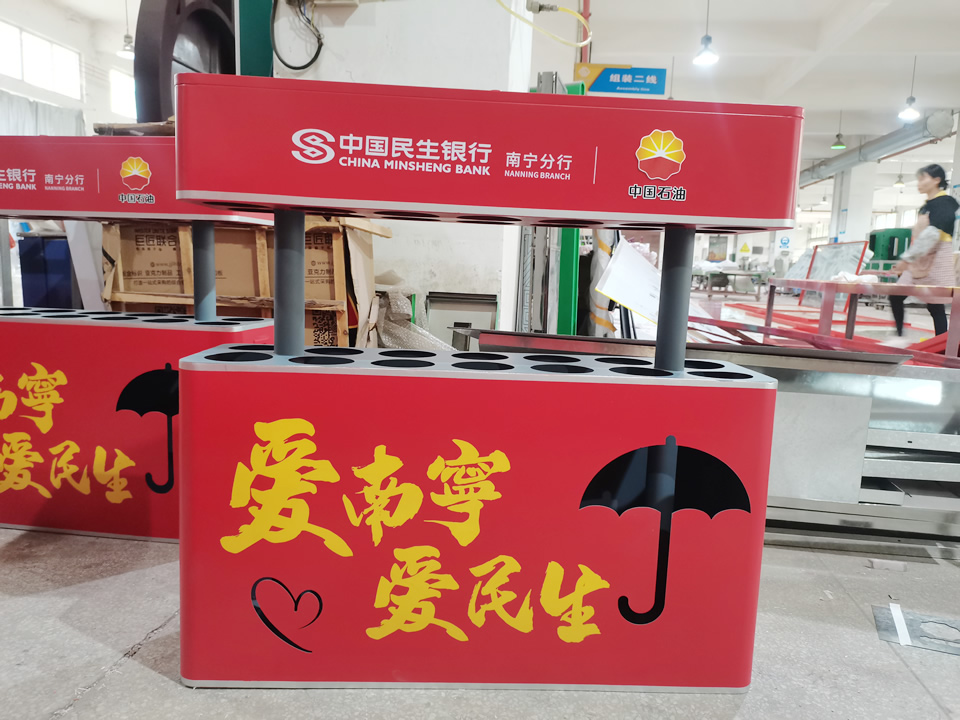  這樣的不銹鋼雨傘放置架大家都見過嗎?--【巨匠標識，標識制作廠家】